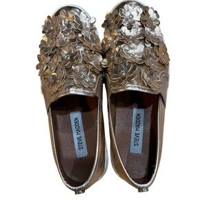 Steve Madden Rose Gold Metallic Flower Sneakers Size 7.5 flats slip on shoes